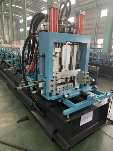 Hàng quảng cáo CZ Purlin Roll Machine