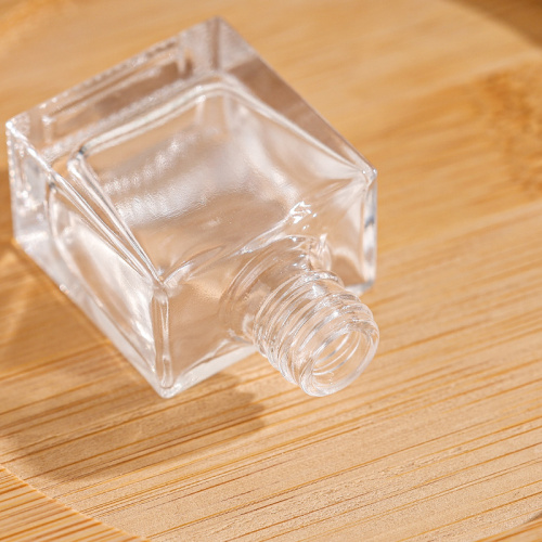 Contêineres de vidro versáteis projetados para fragrâncias de carro