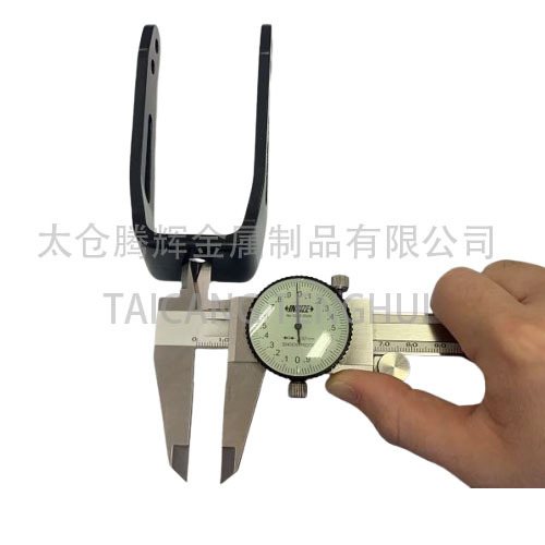 Garfo dianteiro de cadeira de rodas com dois buracos