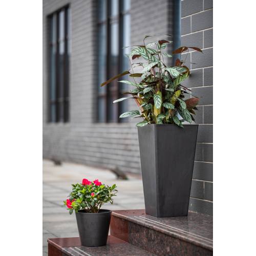 Высокий и квадратный цветочный горшок