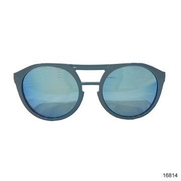 Tendencia clásica con gafas unisex