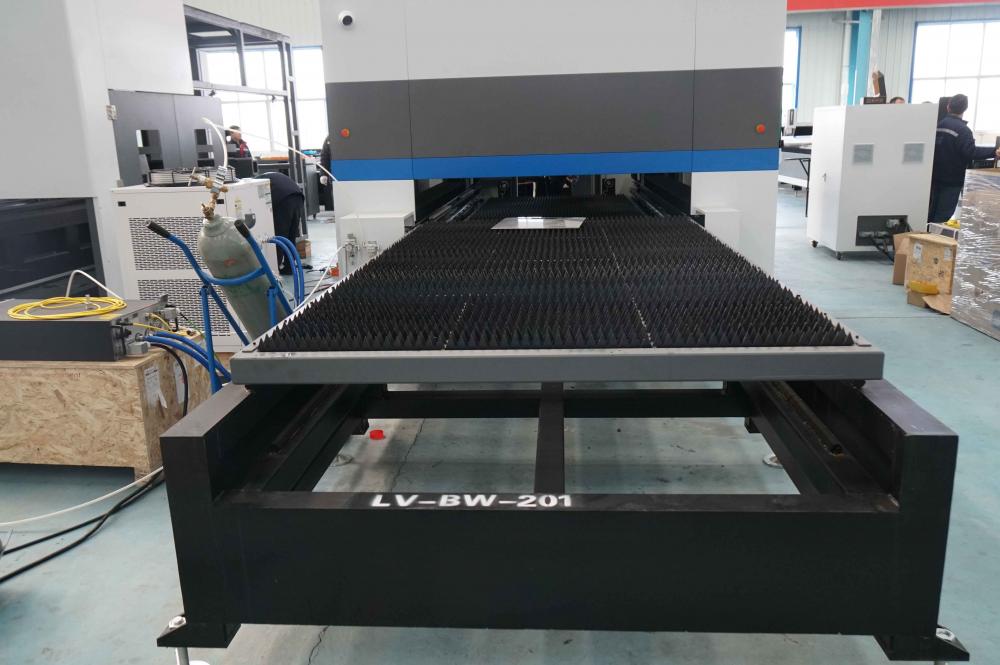 Fiber laser cutting machine for iron plate steel