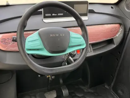 Electric four-wheel mobility vehicle