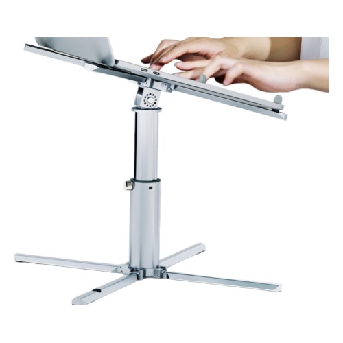 বায়ুচলাচল গর্ত সহ একটি ল্যাপটপ সমর্থন স্ট্যান্ড