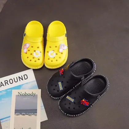 2022 Summer New Hole Shoes: Men's Beach Sandals & Women's Flat Garden Shoes