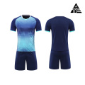 Traje deportivo transpirable diseñado para entrenamiento de fútbol