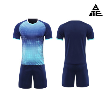 Traje deportivo transpirable diseñado para entrenamiento de fútbol