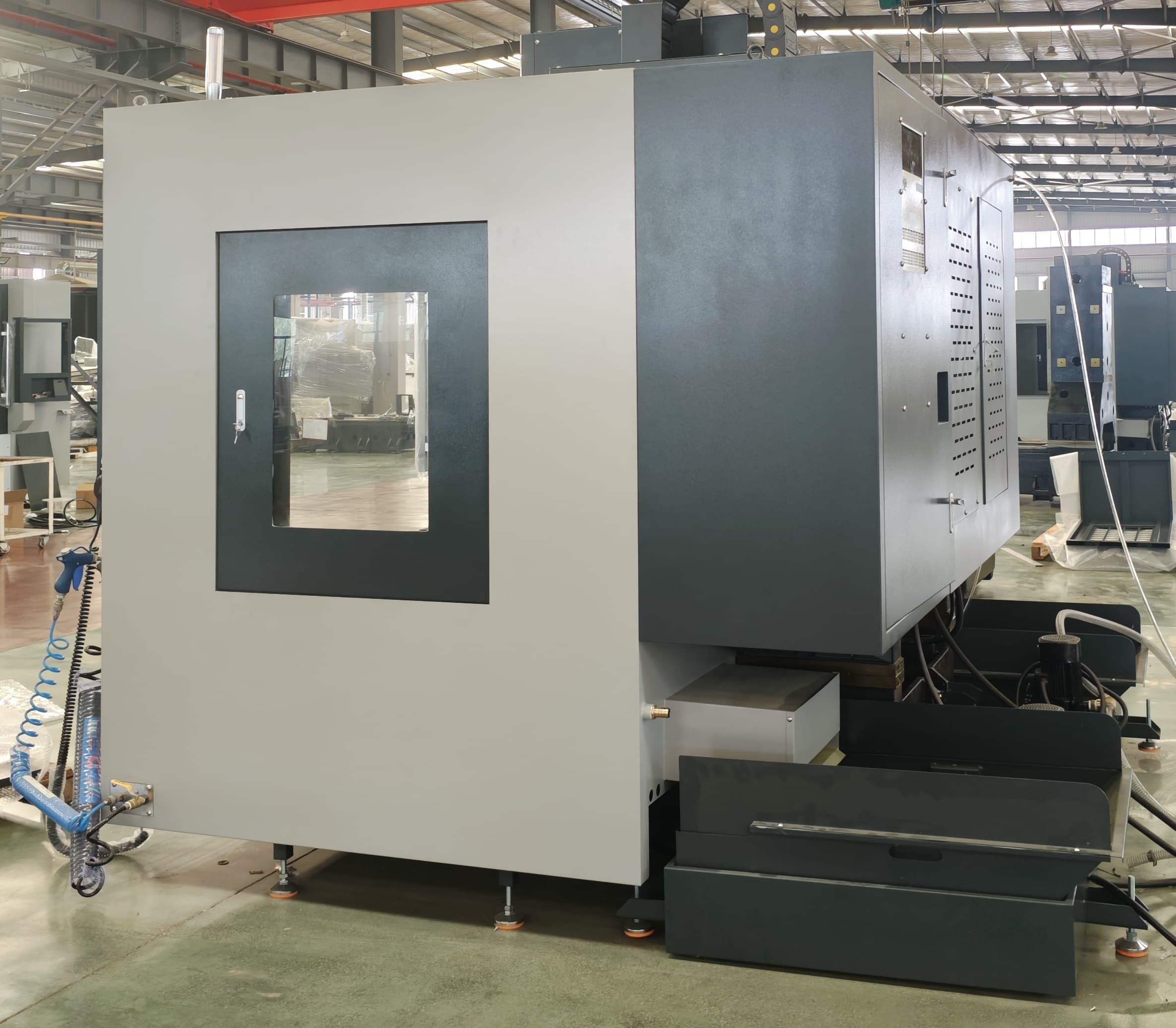 Multi-Industry Use Vertical Machining Center