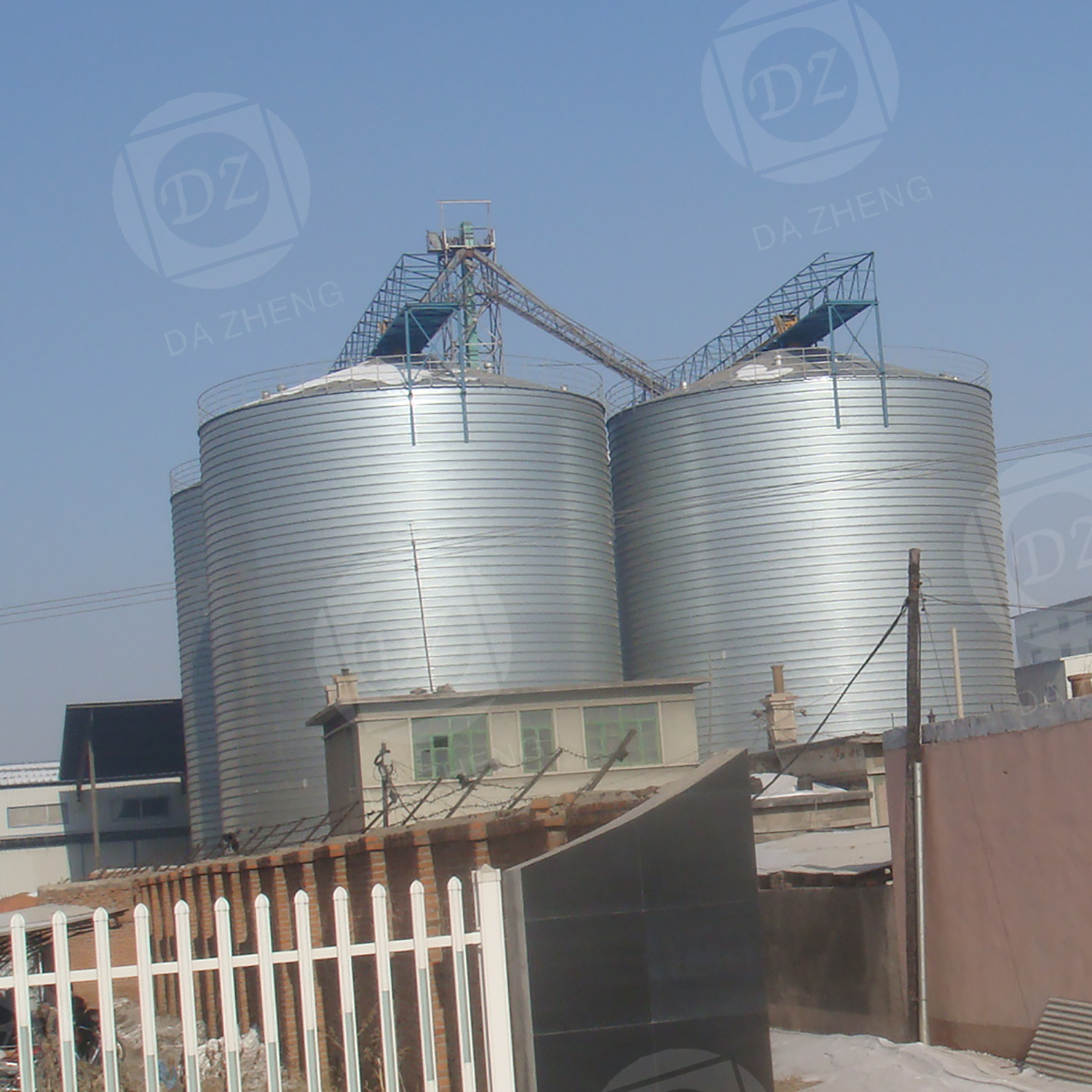 Steel plate silo for fine chemical materials