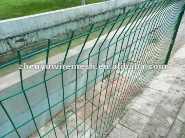peach post wire mesh fence
