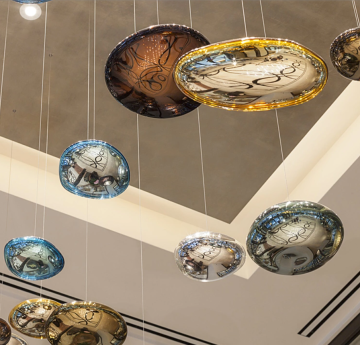 Hotel chandelier with high stability