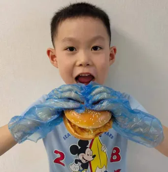 Disposable Non-Sterile Safety Box Plastic XS PE Food Handling Gloves for Kids