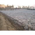 Gabion Box используется для защиты берега реки