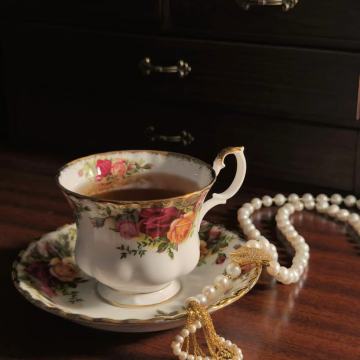 Elegant Porcelain Tea Set with Floral Design and Gold Trim
