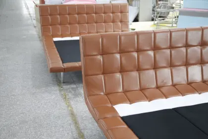 Stainless steel frame Grace leather Onda bed