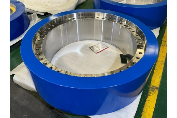Heavy industrial forging facility producing high-quality shaft hub connections and gearbox components