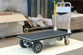 Elektrisk plattformsvagn för materialleverans