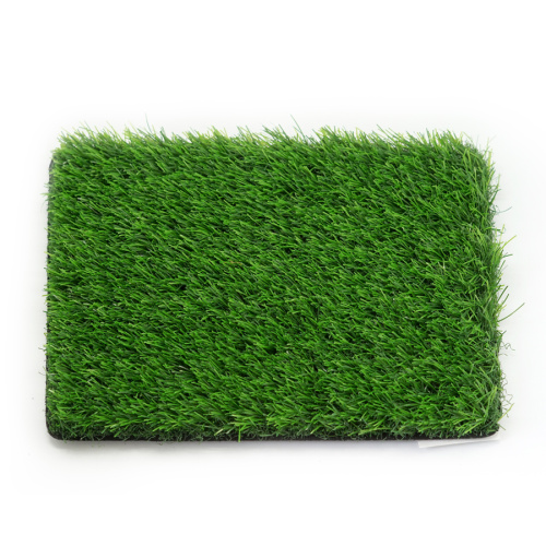 Hierba sintética del paisaje artificial de la alfombra de cuatro colores