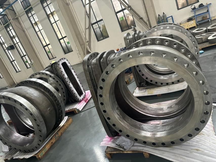 Valve body and bonets