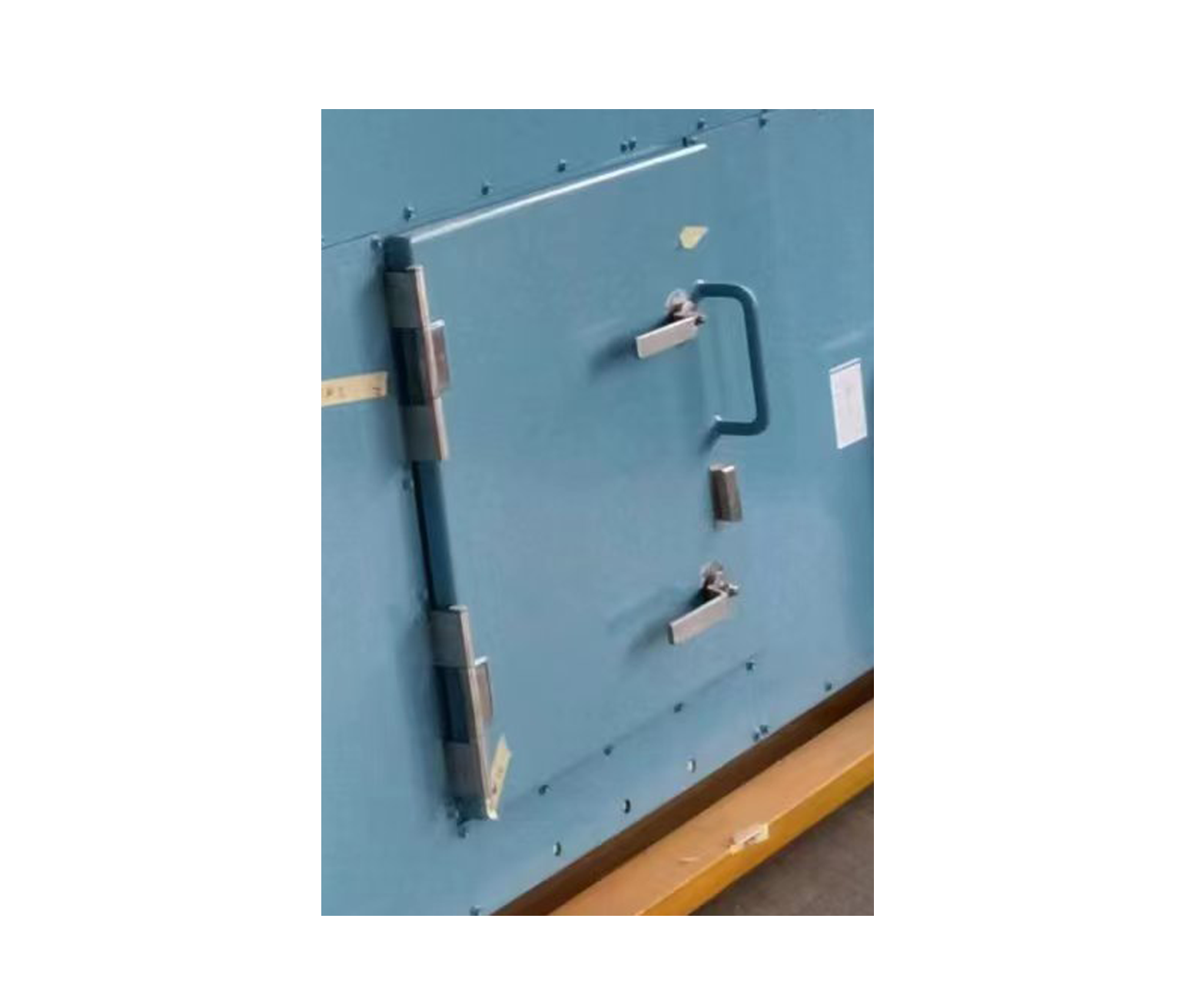 Gas turbine system Implosion doors