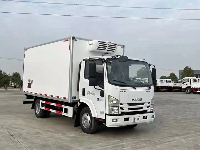 شاحنة التخزين البارد Isuzu Cargo Truck Truck Truck