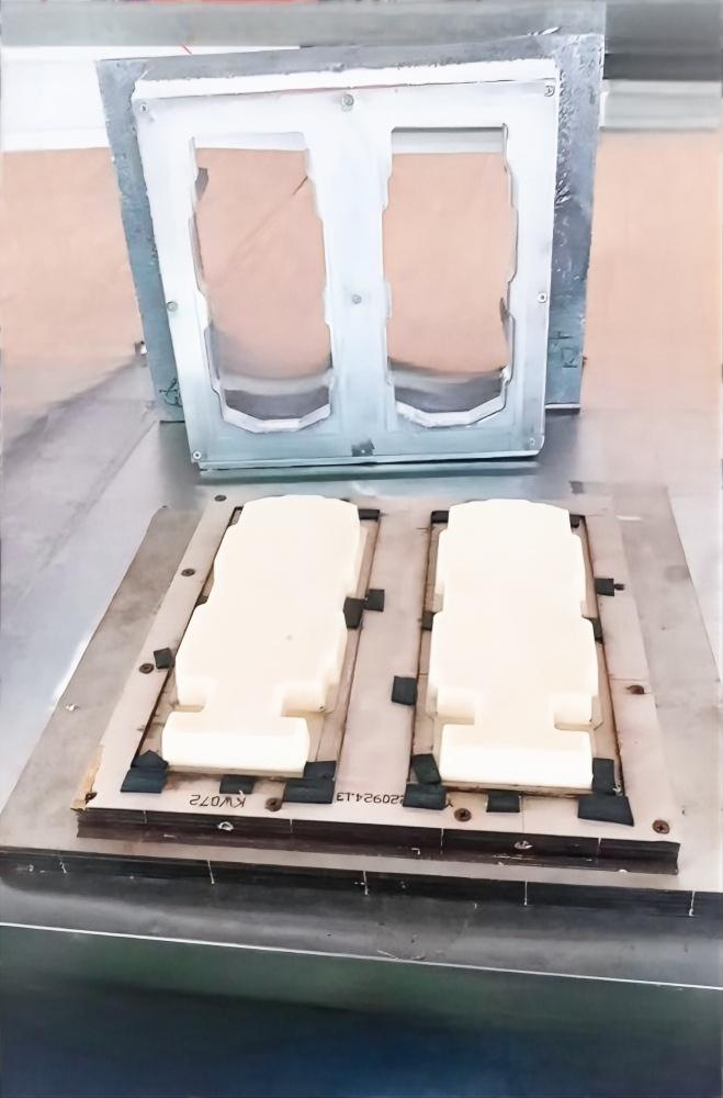 Customized die cutting mold for pulp products