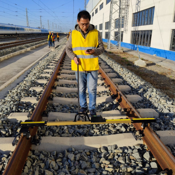 Railroad Digital Rolling Track Gauge: Portable Tool for Accurate On-the-Go Rail Gauge Measurement