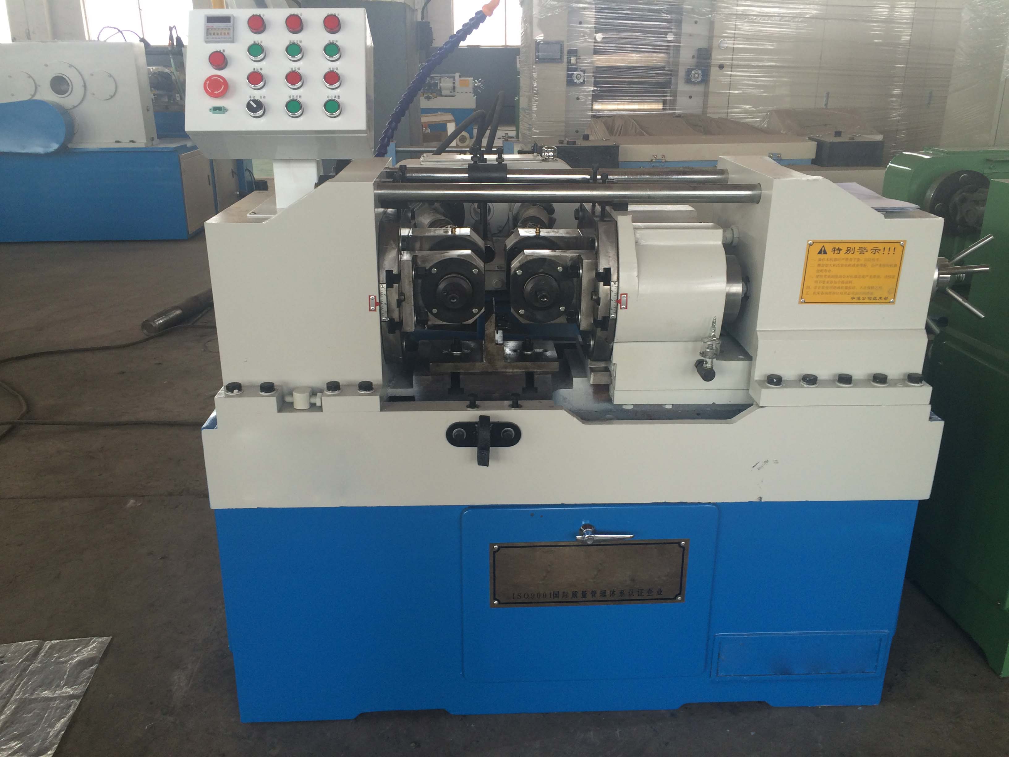 Thread rolling machine