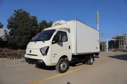 Refrigerated Chilling Truck Mobile refrigerator wagon