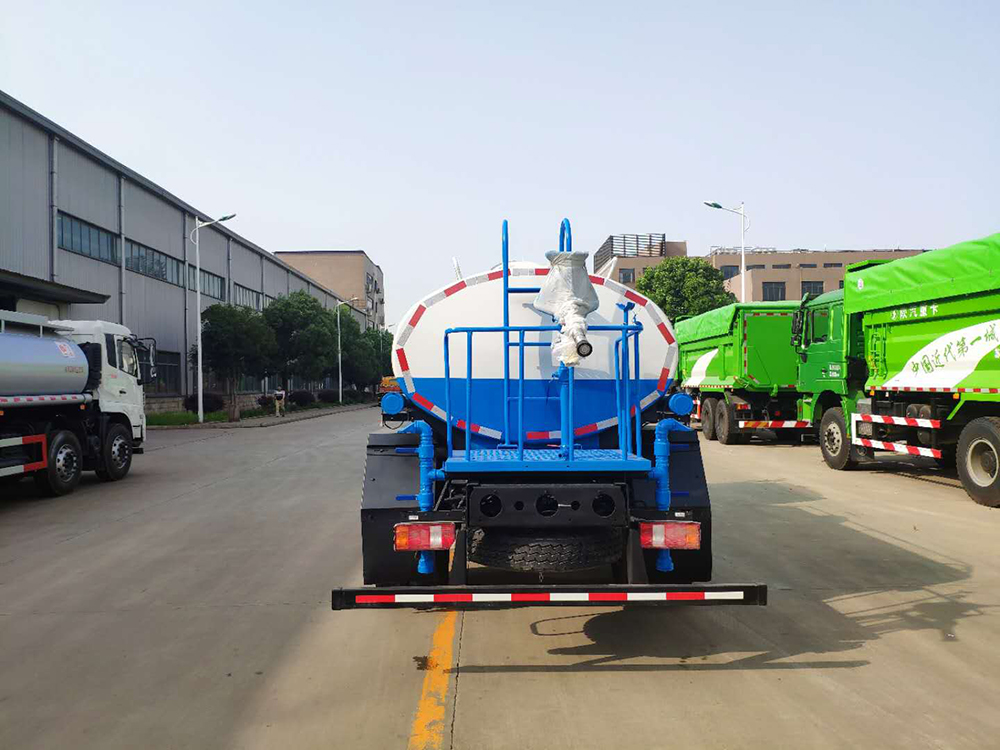 Sinotruk 4x2 8CBM 8000liters Water Distributor Truck