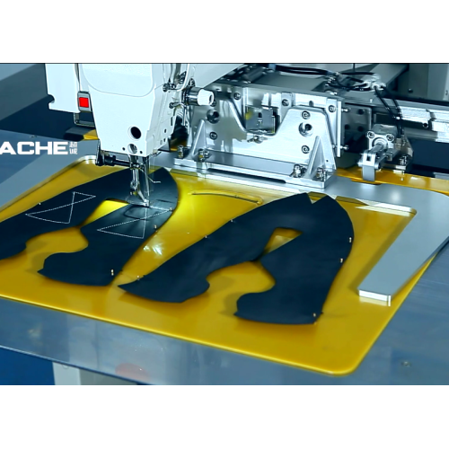 Industrial sewing machine with automatic template changing