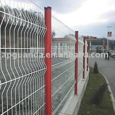 manufacturer of welded mesh fence (factory).