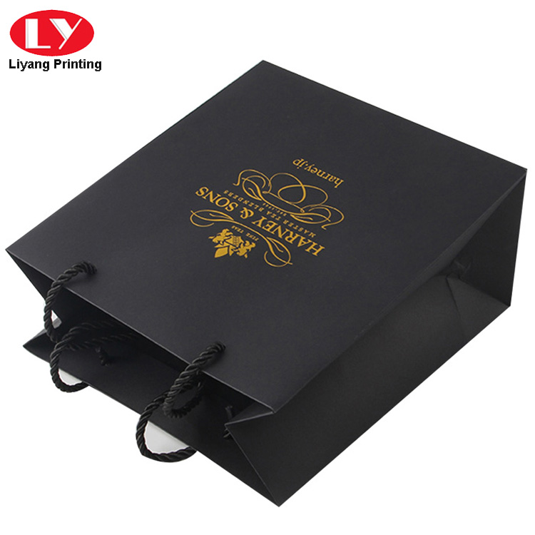 صندوق هدايا الورق الأسود غير اللامع مع شعار مخصص