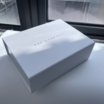 Magnetic Paper Foldable Gift Box Manufacturer: Luxury Shiny Silver Custom Magnet Lid Packaging