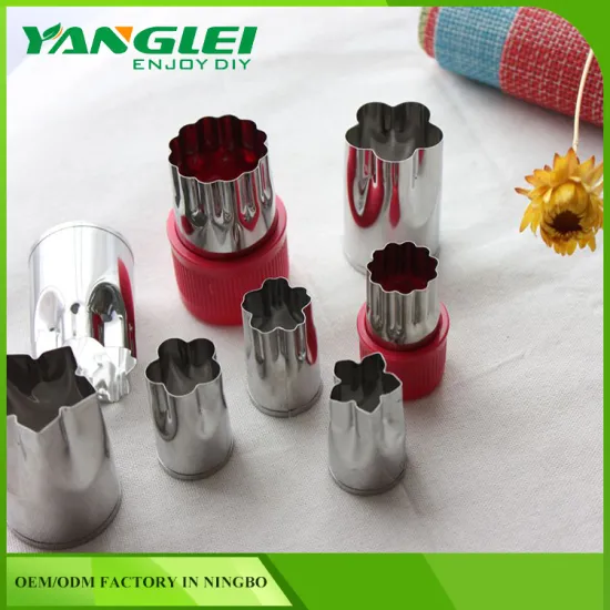 YL-152 1 X Set of 8pcs Stainless Steel Flower Shape Cake Vegetable Fruit Cutter Mold Tool