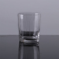 Copos de cristal com gravura de água e decantador de vidro transparente