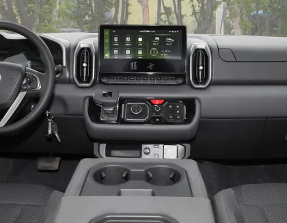 Promotional Dongfeng 4x4 Pickup Truck with Cummins 320hp Engine