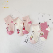 만화 딸기 곰 소녀를위한 짧은 양말, 뼈가없는 양말