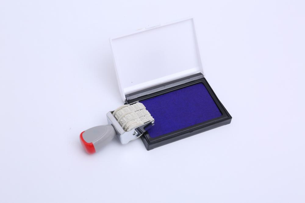 Customizable sealed cover plastic stamp pad