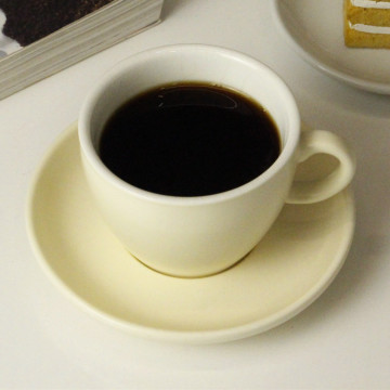 Custom Logo Classic Style Cream Beige Ceramic Coffee Cup and Saucer