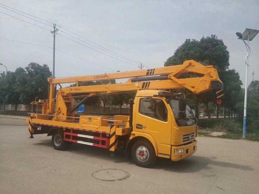 Folding arm type aerial work vehicle lift platform