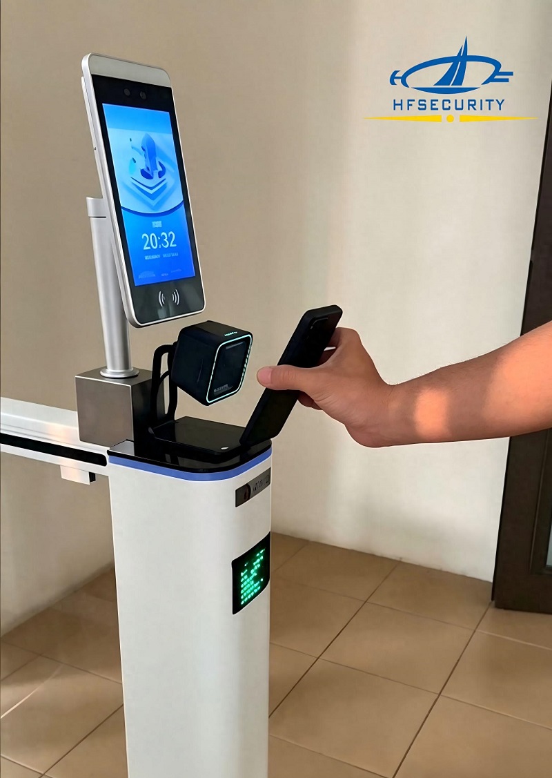 With a simple gesture of facial recognition and card swipe, HFSecurity's RA08 attendance and access control solution is implemented in an Indonesian clubhouse
