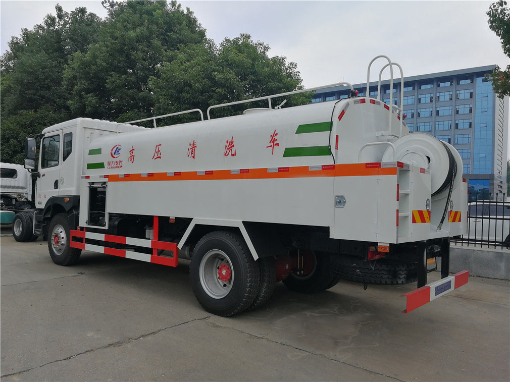 high pressure washing truck 3