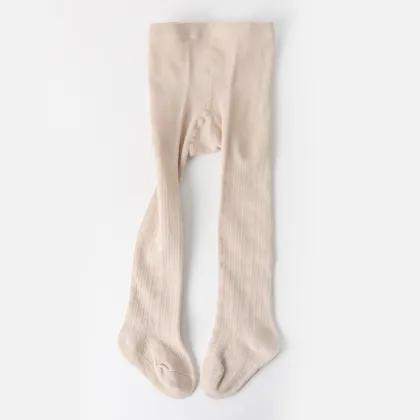 Wearing thin pantyhose on the outside