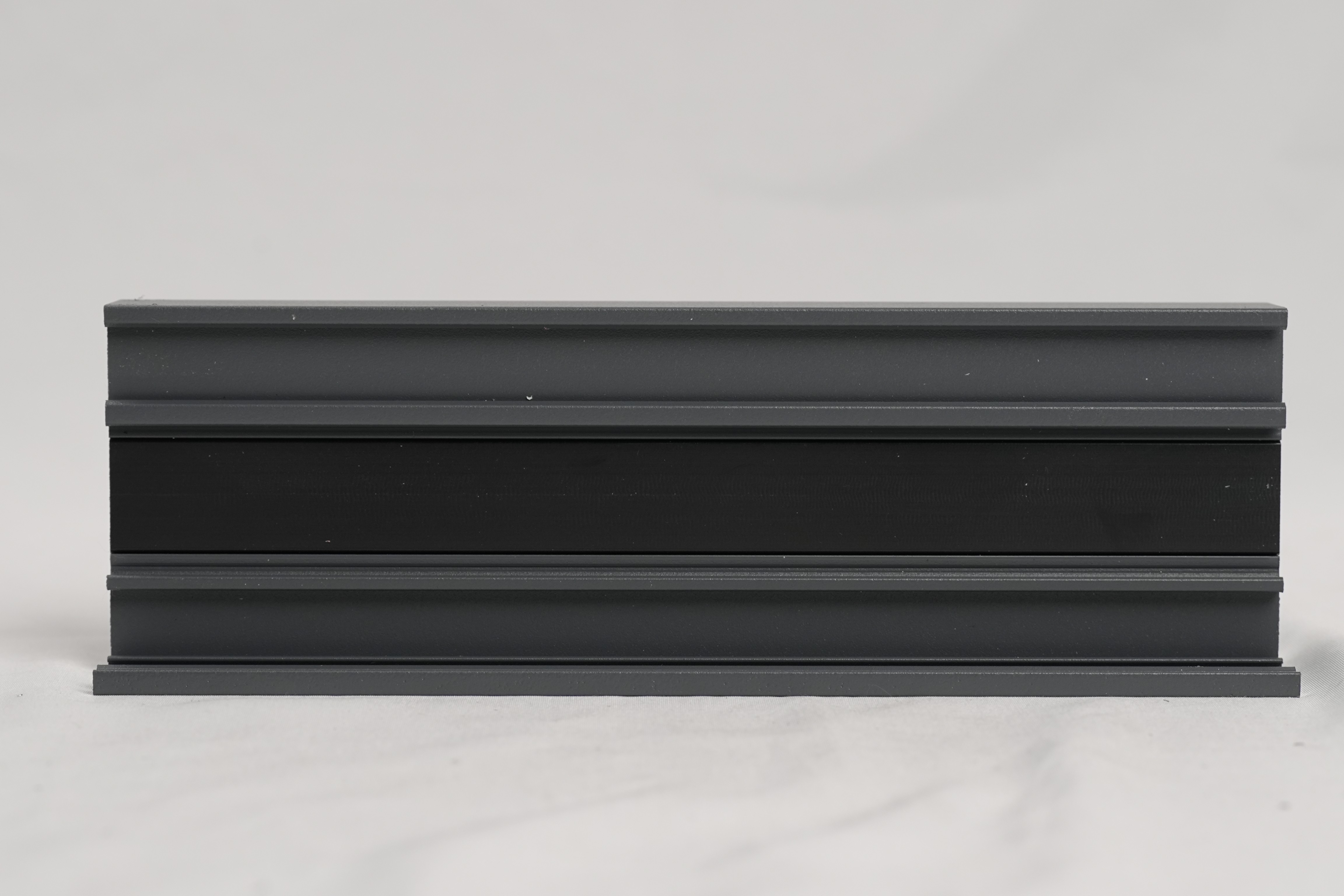 Wearing door and window profiles