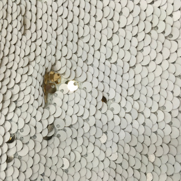 Tissu de broderie de paillettes d&#39;échelle de poisson double couleur