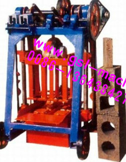 Concrete brick making machine