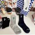 P- 레터 자수 양말, 여성 고등학교 튜브 양말, INS 대학 스타일