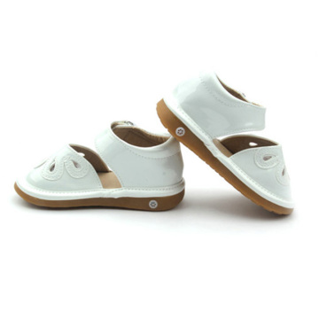 Chaussures habillées blanches en cuir PU