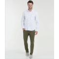 Camisa social personalizada e confortável com roupas masculinas